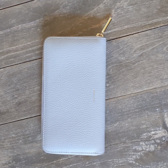 Cuyana Handbags - Cuyana Classic Zip Around Wallet